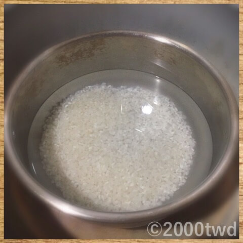 電鍋に洗った米をセット