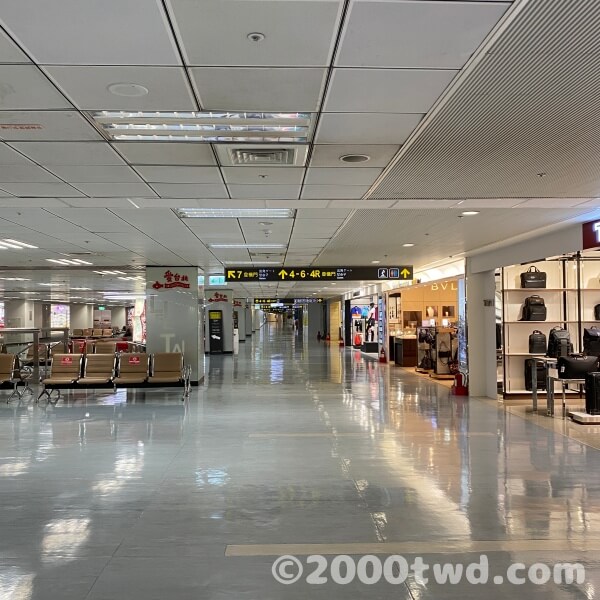 台北松山空港はガラガラでした