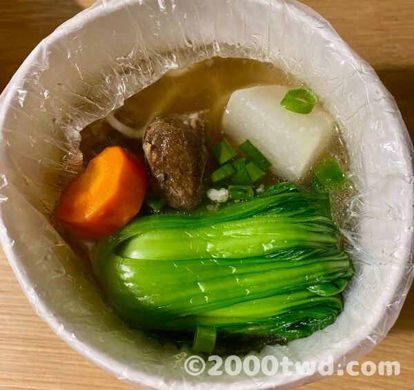 野菜多めの牛肉麺