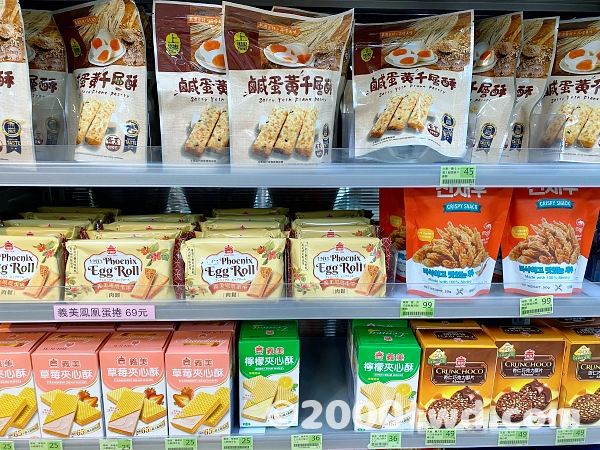 ファミマ内の台湾産お菓子コーナー