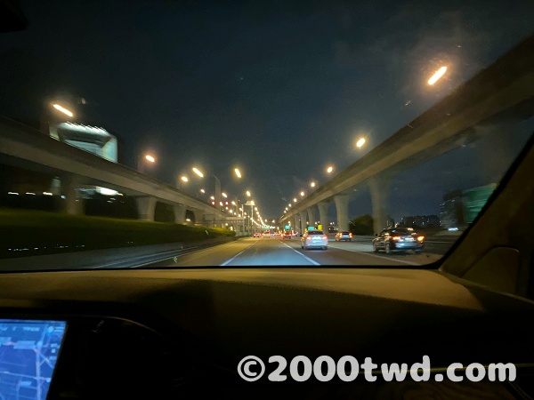 高速道路の夜景