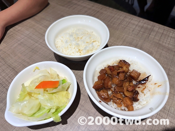 白飯、肉燥飯、季節の野菜（高麗菜）