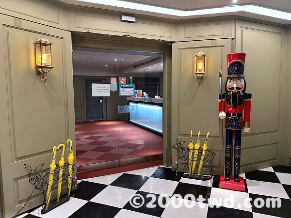 まるでテーマパークのような入り口
