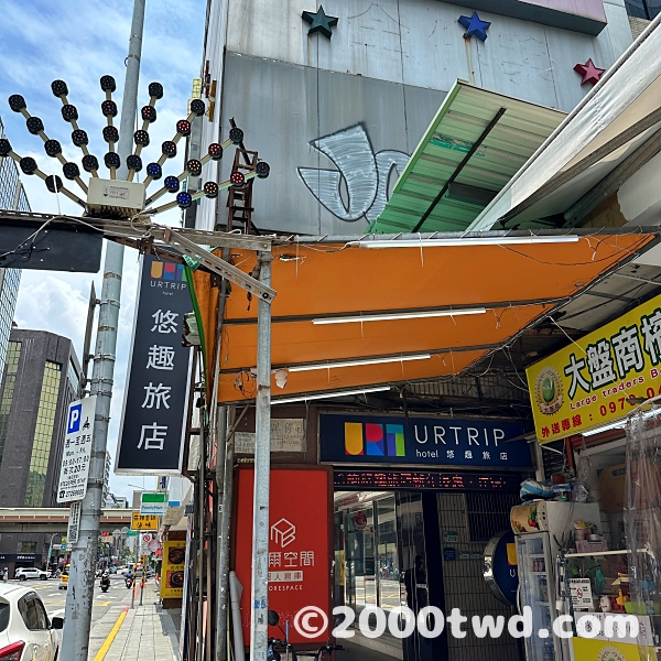 大きな看板が目印