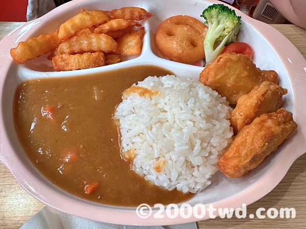 子供はお子様用のカレーをオーダー