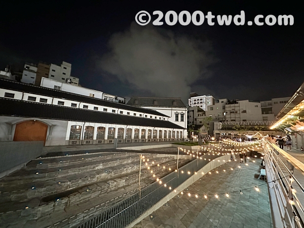 夜も雰囲気があって素敵な一角