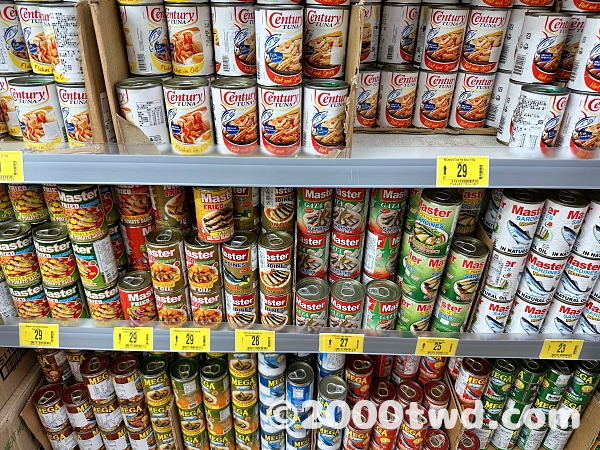 台湾のスーパーでは見かけない缶詰がたくさん