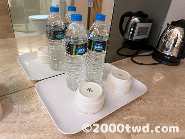 ペットボトルの水